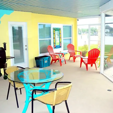 Room In Apartment - Flamingo Room On The Cotee River